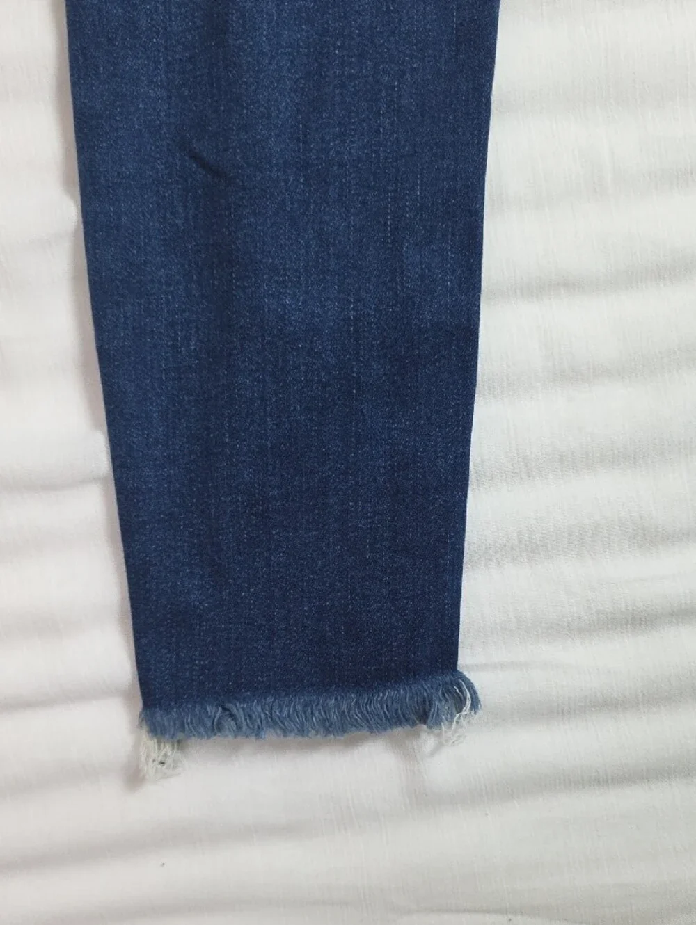 0787 Lucky Brand Women's Dark Indigo Skinny Jeans; 4/27